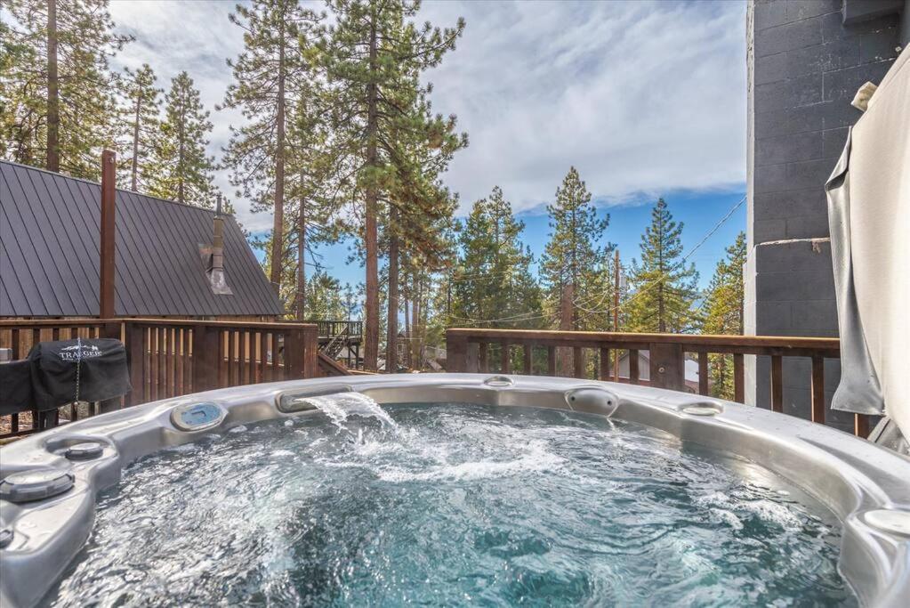 Lake Views, Pet-Friendly Cabin With Hot-Tub In King'S Beach Kings Beach Exterior foto